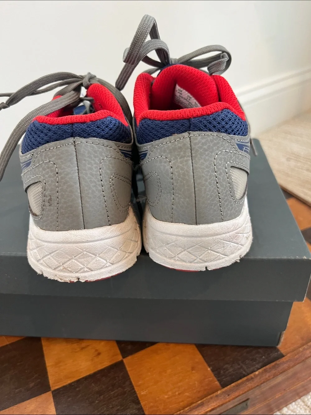 Saucony Kids Navy, Red & Gray Athletic Sneakers size 2.5 Wide